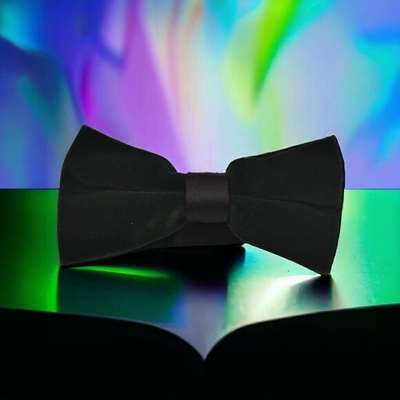 MEN'S ST. PATRICK 100% MICROFIBER HUNTER GREEN VELVET BOW TIE. VBHUNG. - Picture 1 of 3